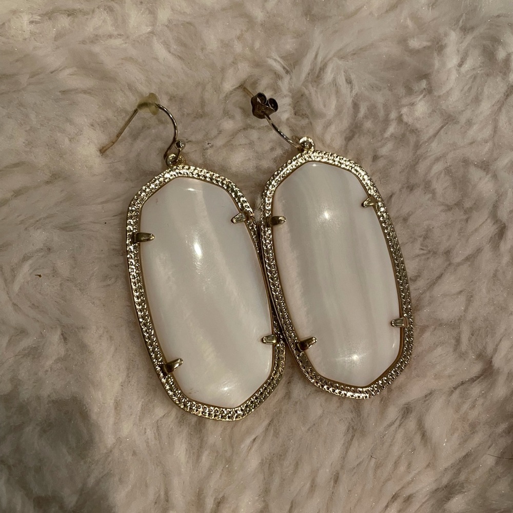 Kendra Scott Elle White and Gold Drop Earrings
